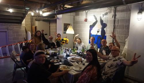 Festiwal i wystawa Obecnie spada się poziomo w Midway Artist Studios w Bostonie