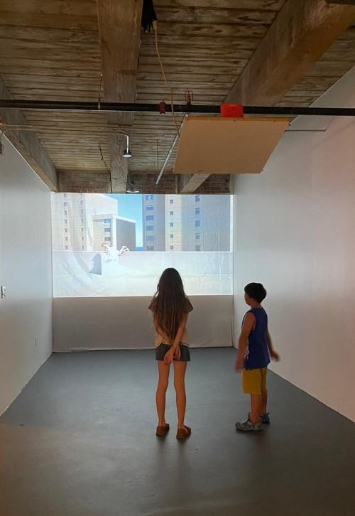 Festiwal i wystawa Obecnie spada się poziomo w Midway Artist Studios w Bostonie