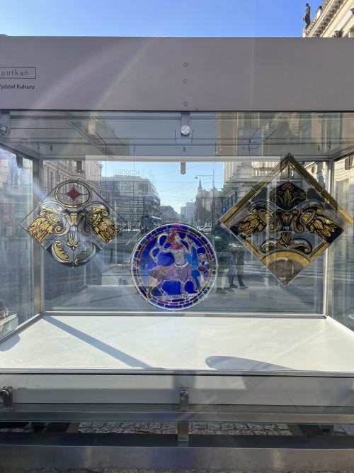 RAZEM - Wydział Ceramiki i Szkła - prezentacja Wydziału Ceramiki i Szkła w gablotach RAZEM - Wydział Ceramiki i Szkła - prezentacja Wydziału Ceramiki i Szkła w gablotach