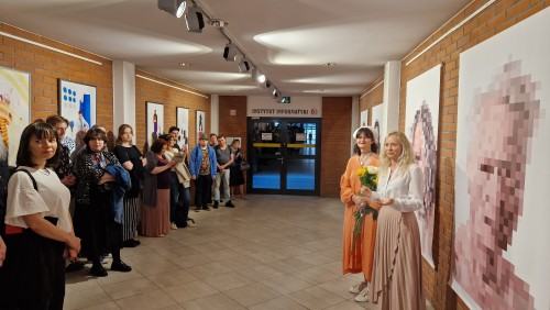 Otwarcie wystawy fotografii inscenizowanej pt. "Dwie drogi" Ewy Martyniszyn i Aliny Kindiak Otwarcie wystawy fotografii inscenizowanej pt. "Dwie drogi" Ewy Martyniszyn i Aliny Kindiak
