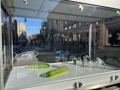 RAZEM - Wydział Ceramiki i Szkła - prezentacja Wydziału Ceramiki i Szkła w gablotach RAZEM - Wydział Ceramiki i Szkła - prezentacja Wydziału Ceramiki i Szkła w gablotach