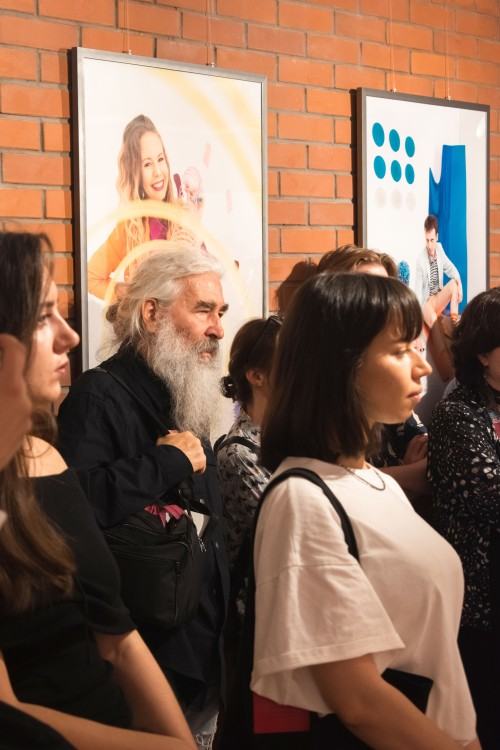 Otwarcie wystawy fotografii inscenizowanej pt. "Dwie drogi" Ewy Martyniszyn i Aliny Kindiak Otwarcie wystawy fotografii inscenizowanej pt. "Dwie drogi" Ewy Martyniszyn i Aliny Kindiak