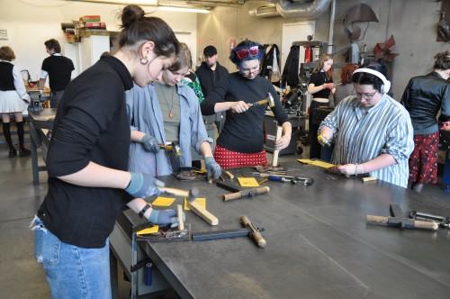 Warsztaty repuserskie dla uczniów z wrocławskiego Liceum Sztuk Plastycznych Warsztaty repuserskie dla uczniów z wrocławskiego Liceum Sztuk Plastycznych