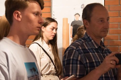 Otwarcie wystawy fotografii inscenizowanej pt. "Dwie drogi" Ewy Martyniszyn i Aliny Kindiak Otwarcie wystawy fotografii inscenizowanej pt. "Dwie drogi" Ewy Martyniszyn i Aliny Kindiak