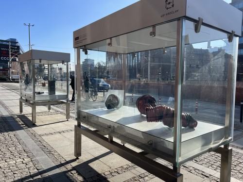 RAZEM - Wydział Ceramiki i Szkła - prezentacja Wydziału Ceramiki i Szkła w gablotach RAZEM - Wydział Ceramiki i Szkła - prezentacja Wydziału Ceramiki i Szkła w gablotach