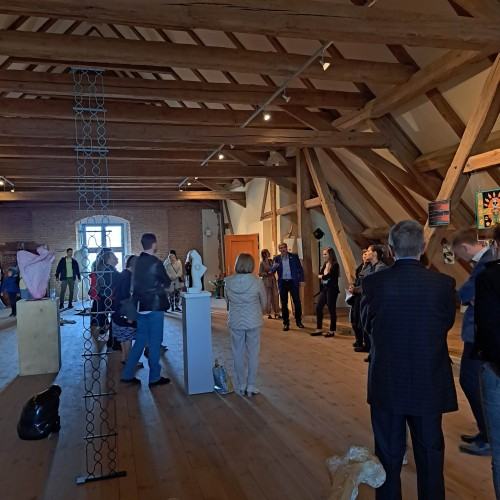 Otwarcie wystawy Studyjne Eksperiencje odbywającej się w ramach Europejskiej Nocy Muzeów w Chojnicach.