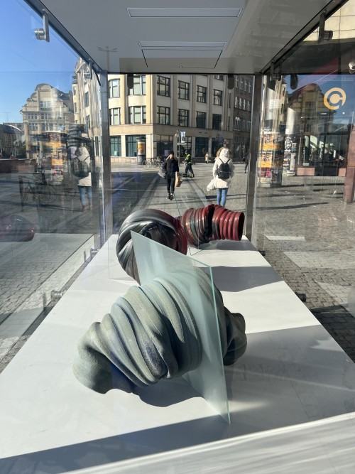 RAZEM - Wydział Ceramiki i Szkła - prezentacja Wydziału Ceramiki i Szkła w gablotach RAZEM - Wydział Ceramiki i Szkła - prezentacja Wydziału Ceramiki i Szkła w gablotach