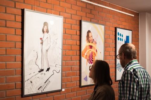 Otwarcie wystawy fotografii inscenizowanej pt. "Dwie drogi" Ewy Martyniszyn i Aliny Kindiak Otwarcie wystawy fotografii inscenizowanej pt. "Dwie drogi" Ewy Martyniszyn i Aliny Kindiak