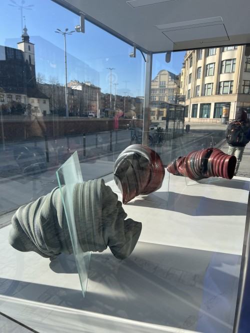 RAZEM - Wydział Ceramiki i Szkła - prezentacja Wydziału Ceramiki i Szkła w gablotach RAZEM - Wydział Ceramiki i Szkła - prezentacja Wydziału Ceramiki i Szkła w gablotach