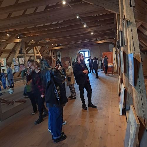 Otwarcie wystawy Studyjne Eksperiencje odbywającej się w ramach Europejskiej Nocy Muzeów w Chojnicach.