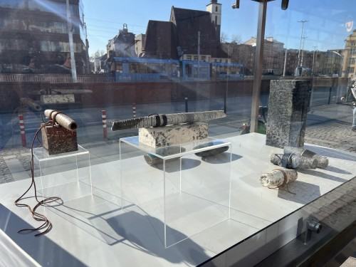 RAZEM - Wydział Ceramiki i Szkła - prezentacja Wydziału Ceramiki i Szkła w gablotach RAZEM - Wydział Ceramiki i Szkła - prezentacja Wydziału Ceramiki i Szkła w gablotach