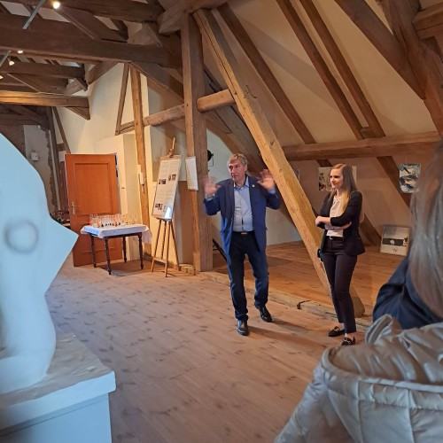 Otwarcie wystawy Studyjne Eksperiencje odbywającej się w ramach Europejskiej Nocy Muzeów w Chojnicach.