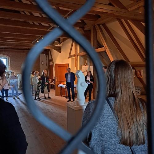 Otwarcie wystawy Studyjne Eksperiencje odbywającej się w ramach Europejskiej Nocy Muzeów w Chojnicach.