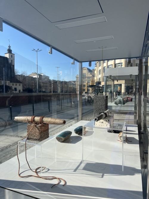 RAZEM - Wydział Ceramiki i Szkła - prezentacja Wydziału Ceramiki i Szkła w gablotach RAZEM - Wydział Ceramiki i Szkła - prezentacja Wydziału Ceramiki i Szkła w gablotach