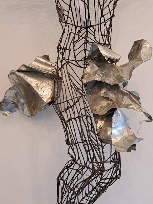 Przestrzeń jest materialna