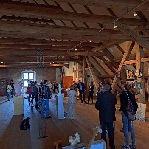 Otwarcie wystawy Studyjne Eksperiencje odbywającej się w ramach Europejskiej Nocy Muzeów w Chojnicach.