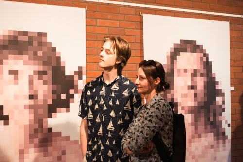 Otwarcie wystawy fotografii inscenizowanej pt. "Dwie drogi" Ewy Martyniszyn i Aliny Kindiak Otwarcie wystawy fotografii inscenizowanej pt. "Dwie drogi" Ewy Martyniszyn i Aliny Kindiak