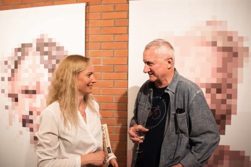 Otwarcie wystawy fotografii inscenizowanej pt. "Dwie drogi" Ewy Martyniszyn i Aliny Kindiak Otwarcie wystawy fotografii inscenizowanej pt. "Dwie drogi" Ewy Martyniszyn i Aliny Kindiak
