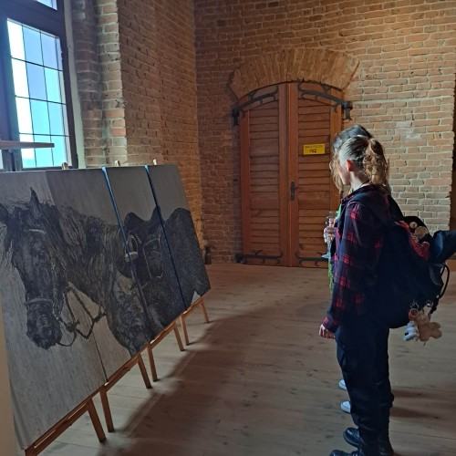 Otwarcie wystawy Studyjne Eksperiencje odbywającej się w ramach Europejskiej Nocy Muzeów w Chojnicach.