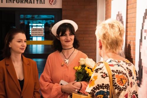 Otwarcie wystawy fotografii inscenizowanej pt. "Dwie drogi" Ewy Martyniszyn i Aliny Kindiak Otwarcie wystawy fotografii inscenizowanej pt. "Dwie drogi" Ewy Martyniszyn i Aliny Kindiak