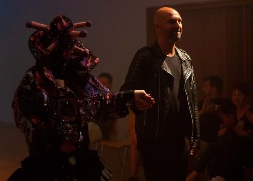 Wirusy, mutacje, kody, Adrian Lewandowski DYPLOM MAGISTERSKI 2023, Katedra Scenografii