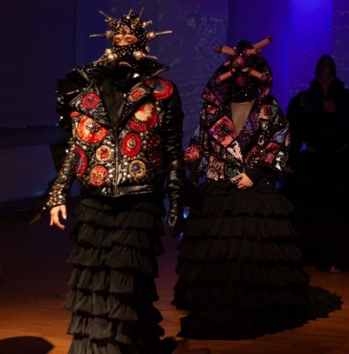 Wirusy, mutacje, kody, Adrian Lewandowski DYPLOM MAGISTERSKI 2023, Katedra Scenografii