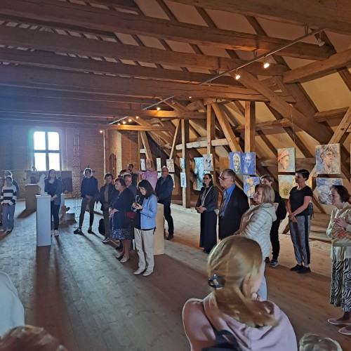 Otwarcie wystawy Studyjne Eksperiencje odbywającej się w ramach Europejskiej Nocy Muzeów w Chojnicach.