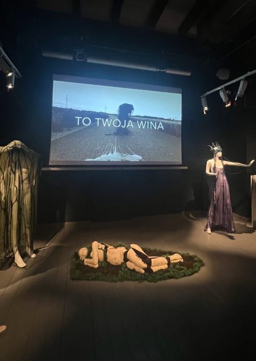 wyroznienie – Katarzyna Waraksa, Uniwersytet Artystyczny im. Magdaleny Abakanowicz w Poznaniu, promotor prof. dr hab.. Piotr Tetlak, aneks: dr Ewa Mróz-Pacholczyk