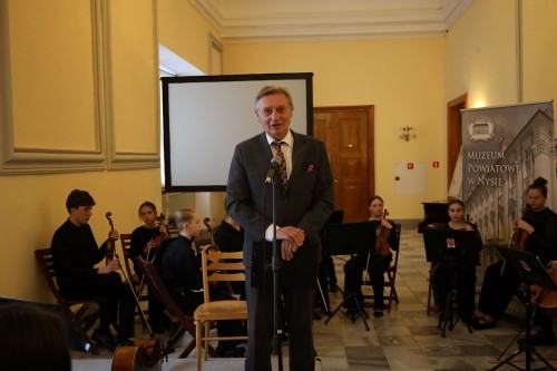 Płynny dialog - artyści Katedry Szkła Wrocławskiej Akademii Sztuk Pięknych