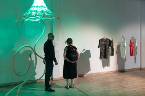 Widok wystawy WORLD(S)