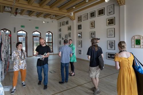 Widok wystawy WORLD(S)