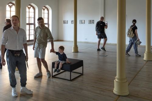 Widok wystawy WORLD(S)