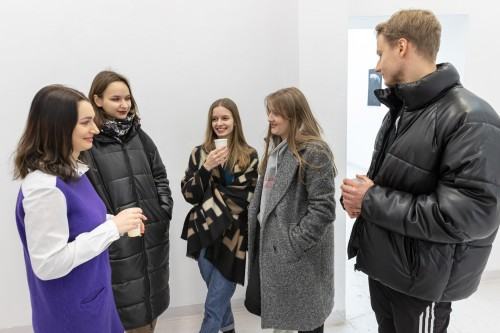 Otwarcie zbiorowej wystawy malarstwa studentów z Pracowni 205 Otwarcie zbiorowej wystawy malarstwa studentów z Pracowni 205