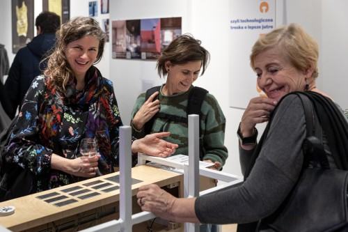 Wernisażu wystawy Emphatic Design vol. 4 w galerii Sztuka na miejscu, fot. Michał Pietrzak