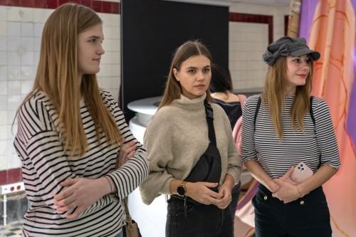 Wernisaż wystawy Grupy Łono pt. Namaszczę się popiołem i zatańczę nad stołem