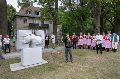 Otwarcie wystawy kończącej 9 Strzegomskie Biennale Rzeźby w Granicie