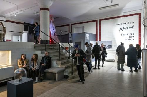 Wernisaż wystawy Grupy Łono pt. Namaszczę się popiołem i zatańczę nad stołem