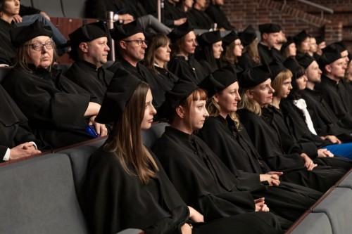 _mp_8065_0.jpg Uroczysta Promocja Doktorów i Doktorów Habilitowanych Sztuki Uczelni Artystycznych Wrocławia 2022