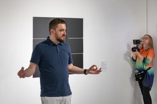 Oprowadzanie kuratorskie po wystawie Dowody na NIEOBECNOŚĆ w Galerii Geppart ASP Wrocław, zdj. Michał Pietrzak