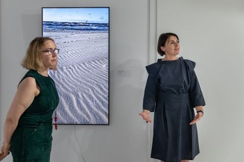 Oprowadzanie kuratorskie po wystawie Dowody na NIEOBECNOŚĆ w Galerii Geppart ASP Wrocław, zdj. Michał Pietrzak