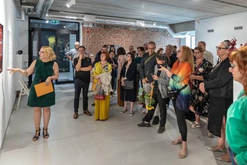 Oprowadzanie kuratorskie po wystawie Dowody na NIEOBECNOŚĆ w Galerii Geppart ASP Wrocław, zdj. Michał Pietrzak