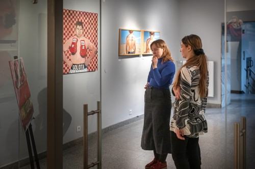 Równość Różność 2024_ Postument