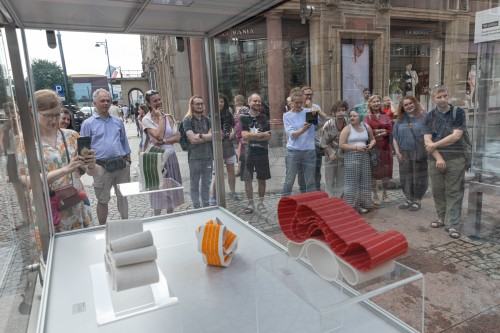 Otwarcie wystaw ceramiki: Folding in motion Simchy Even-Chen oraz Jeleń lub Chmura Velimira Vukićević’a w Glass Box na ul. Świdnickiej we Wrocławiu, XIV FWT Otwarcie wystaw ceramiki: Folding in motion Simchy Even-Chen oraz Jeleń lub Chmura Velimira Vukićević’a w Glass Box na ul. Świdnickiej we Wrocławiu, XIV FWT