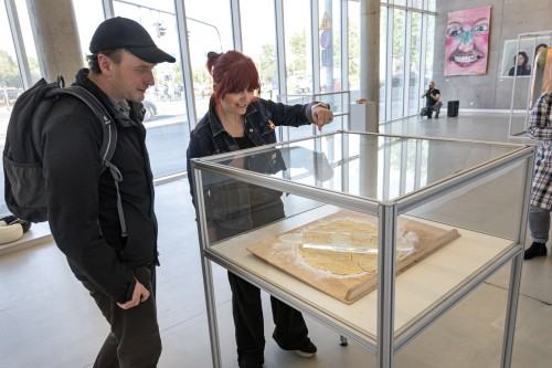 Równość Różność 2024_Neon