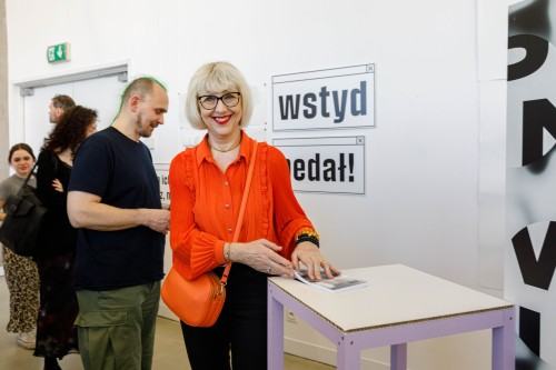 Stany wyjątkowe_Neon