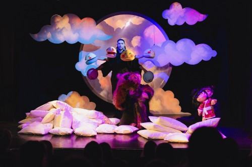 Gdzie się podział Baku?, spektakl ze scenografią, kostiumami, multimediami oraz formami lalkowymi Sebastiana Siepietowskiego, zdj. Maciej Cieślak