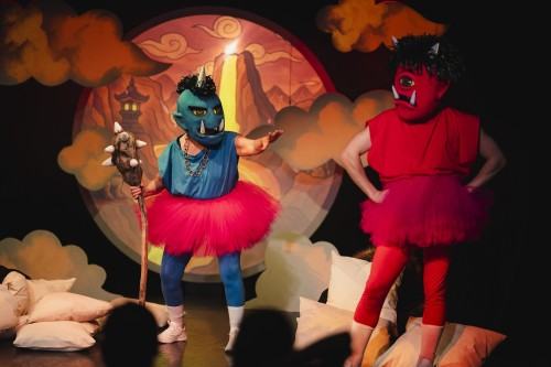 Gdzie się podział Baku?, spektakl ze scenografią, kostiumami, multimediami oraz formami lalkowymi Sebastiana Siepietowskiego, zdj. Maciej Cieślak