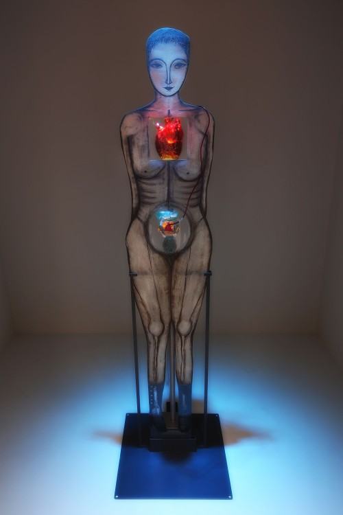 beata-stankiewicz-szczerbik-puls-rzezba-szklana-formy-tracone-waterjet-fusing-na-stelazu