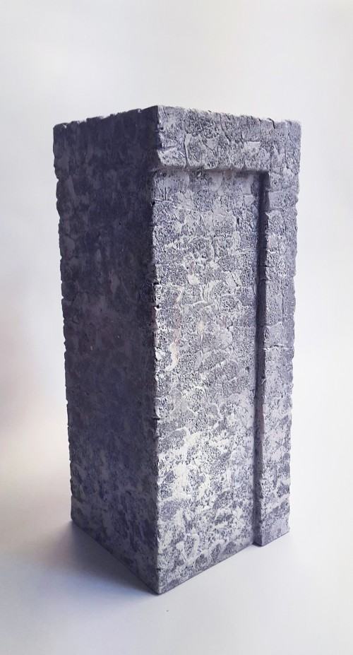 Blok C, 2025 r., masa szamotowa, kamionka barwiona, wypał redukcyjny, 20x50x20 cm