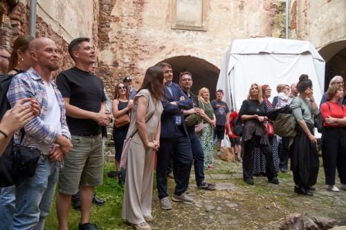 NIE/OBECNOŚĆ czyli o desublimacji sztuki NIE/OBECNOŚĆ czyli o desublimacji sztuki